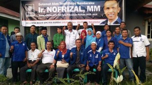 Masyarakat dan Kader tetap kompang mendukung Ir.Nofrizal menuju PKU 1 (foto.rusdi)