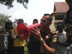 Kasi Bagian Intelijen Denny AP ucapkan Terimakasih atas Apresiasi Kepada Pendemo dalam mengawal Kinerja Kejati Riau