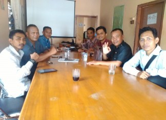 Ketua PNBR Kota Pekanbaru bersama dengan Sekjen hadir silaturahmi di Kantor haluanpos.com (foto: heri)