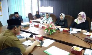 Kepala Bapenda Kota Pekanbaru, Zulhelmi menjelaskan pertanyaan ketua Komisi II