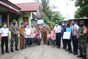 Wakil Ketua DPRD Kota Pekanbaru, Ginda Burnama ST dan anggota DPRD Kota Pekanbaru Nurul Ikhsan dari fraksi Gerindra turut hadir dalam penyerahan Dua unit Hand traktor oleh pihak PT Angkasa Pura II Pekanbaru kepada Kelompok Tani 
