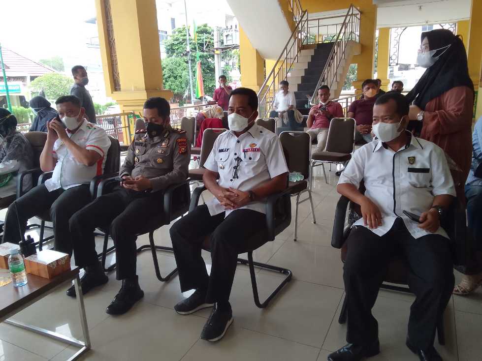 Kapolsek Senapelan, Camat Senapelan turut hadir pemberian vaksinasi kepada masyarakat di sekretariat LAM Riau Pekanbaru