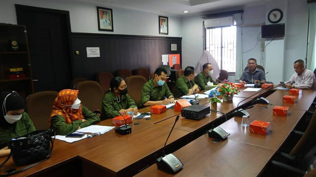 Kadis Distanlam Pekanbaru,Firduas memberikan penjelasan terkait Kelangkaan daging sapi kepada ketua komisi II