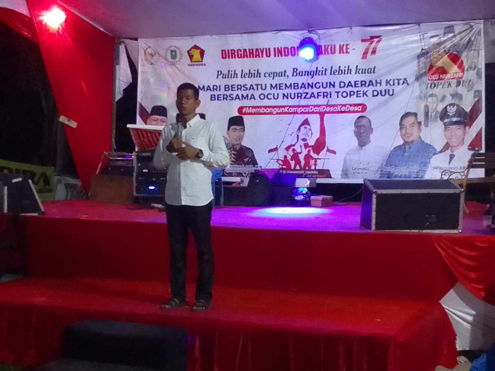 Kepala Desa Kuala, Darmawan memberikan sambutan malam puncak HUT RI Ke-77 Perumahan Kualu Berkah Indah