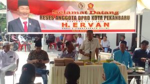 H Ervan mendengarkan aspirasi masyarakat saat reses