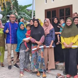 Wakil ketua DPRD Pekanbaru Nofrizal MM berphoto bersama dengan para pelaku UMKM Kelurahan Sri Meranti
