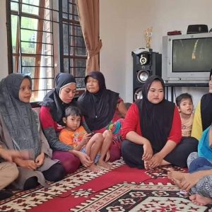 Dengan serius, masyarakat mendengarkan informasi tentang BPJS kesehatan dari wakil ketua DPRD Pekanbaru Nofrizal MM