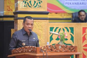 PJ Walikota Pekanbaru, Mufhliun menyampaikan pidato saat pengesahan APBD Pekanbaru 2024