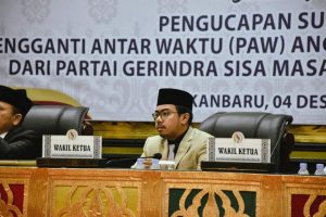 Wakil ketua DPRD kota Pekanbaru, Ginda Burnama hadiri Paripurna Pengucapan Sumpah/Janji PAW Anggota DPRD Pekanbaru, Indra Sani 