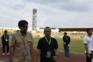 Sebelum pertandingan, Pimpinan DPRD kota Pekanbaru Muhammad Sabarudi memberikan semangat kepada pemain PSPS Riau
