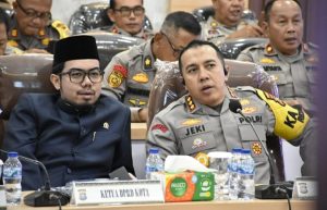 Wakil ketua DPRD kota Pekanbaru, Ginda Burnama menghadiri acara virtual dengan Kapolri bersama Kapolda Riau terkait persoalan banjir di kabupaten kota di Riau 