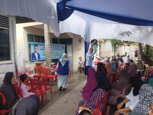 Wakil ketua DPRD Kota Pekanbaru, Ir Nofrizal MM memberikan penjelasan dan jawaban atas pertanyaan masyarakat