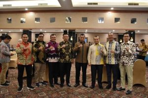 Ketua DPRD Kota Pekanbaru, M Sabarudi ST berphoto bersama dengan pejabat Dandim Pekanbaru