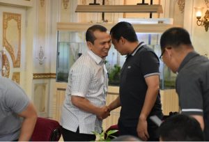 Kedatangan Ketua DPRD kota Pekanbaru, Muhammad Sabarudi disambut oleh Pj Walikota Pekanbaru, Mufllhun 