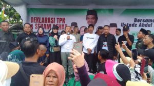 Turut hadir Ustadz Abdul Somad dalam acara Deklarasi TPK Pekanbaru dan Senam Sehat bersama 