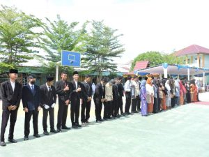 Peringati Hari Sumpah Pemuda, Siswa dan guru serta Tata Usaha SMAN 20 Pekanbaru gelar lomba busana daerah