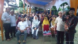 Usai reses, anggota DPRD Kota Pekanbaru, Sovia Septiana,S.Sos berphoto sama dengan ratusan masyarakat