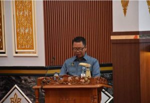 Sekdako Indra Pomi memberikan pandangan pada rapat paripurna Ranperda Kawasan Tanpa Rokok