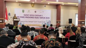 Ketua DPD PHRI Riau, Ir Nofrizal, MM memberikan kata sambutan saat pelaksanaan Rakerda I 2025 di hotel Angkasa Garden Pekanbaru