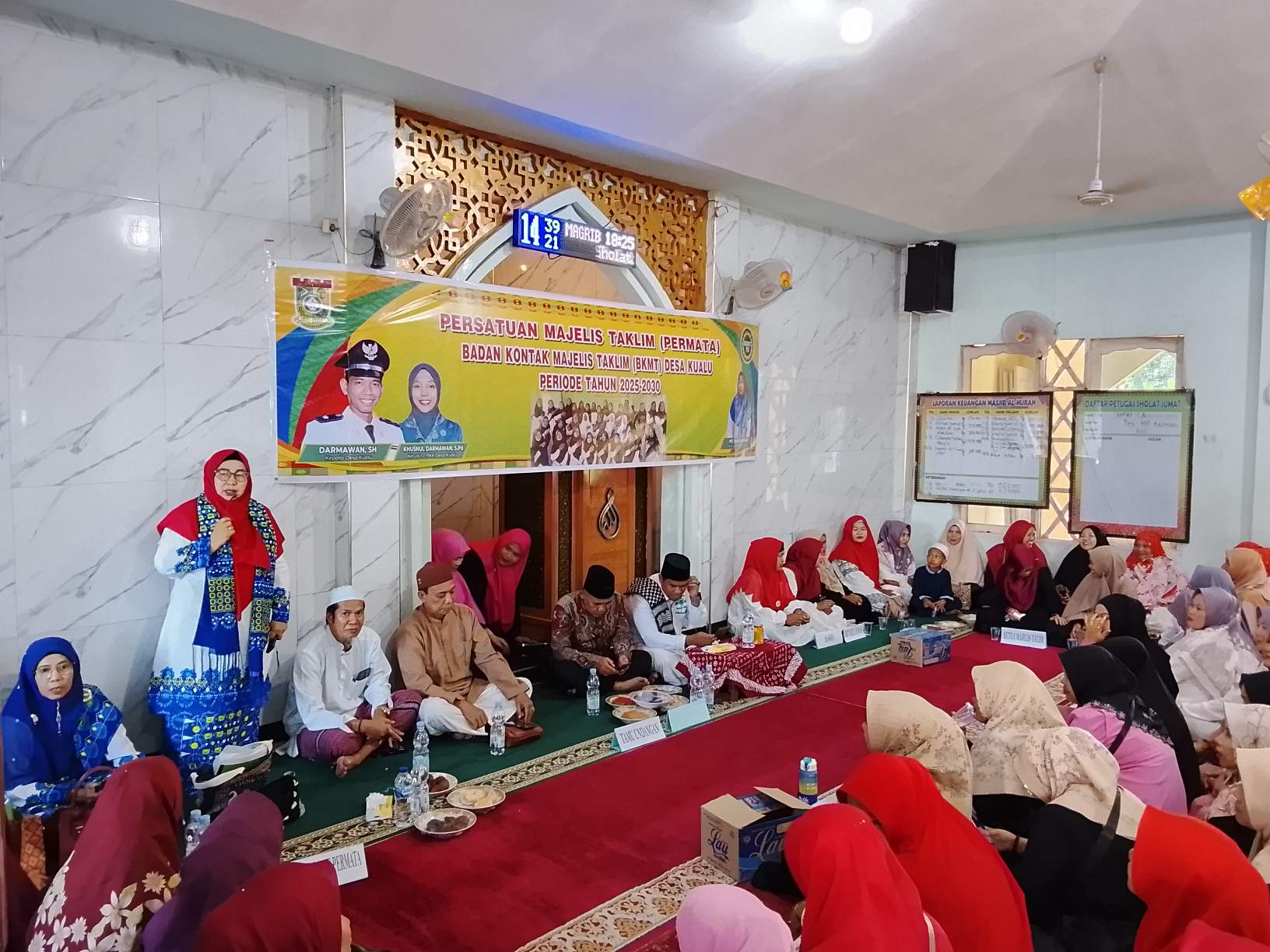 Ketua BKMT Desa Kualu,Hj Salmah memberikan sambutan
