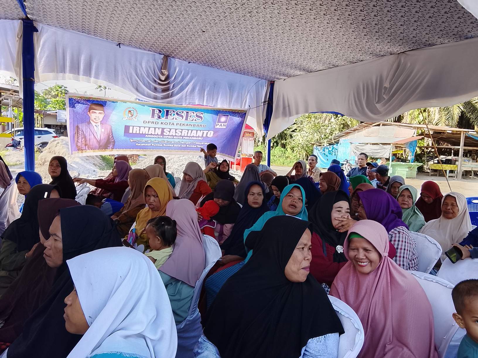 Ratusan masyarakat Kelurahan Tengku Maharani hadiri reses anggota DPRD kota Pekanbaru, Irman Sasrianto