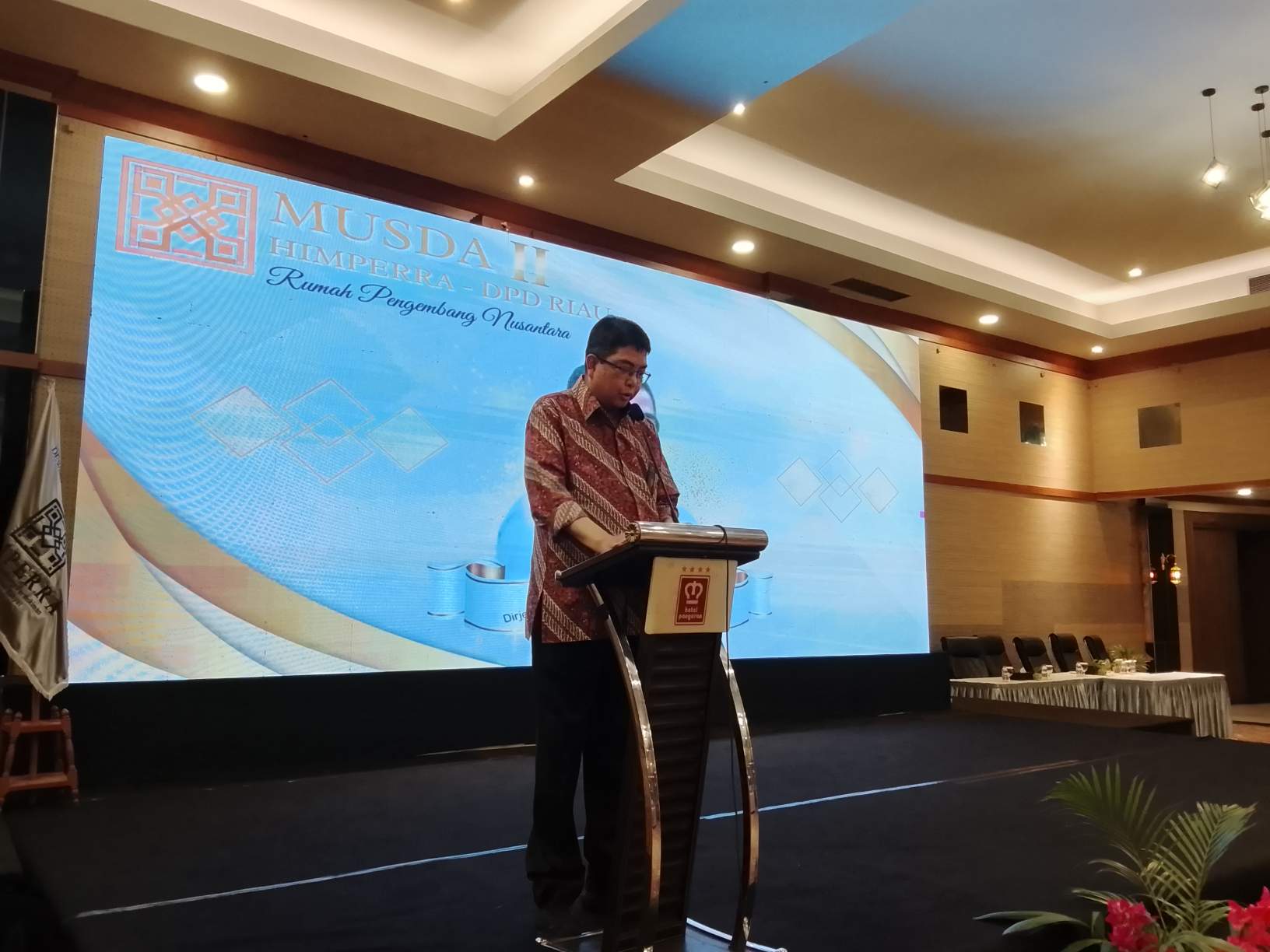 Direktur Jenderal Kawasan Permukiman di Kementerian Perumahan dan Kawasan Permukiman (PKP), Fitrah Nur memberikan sambutan pada acara Musda II DPD HIMPERRA Riau