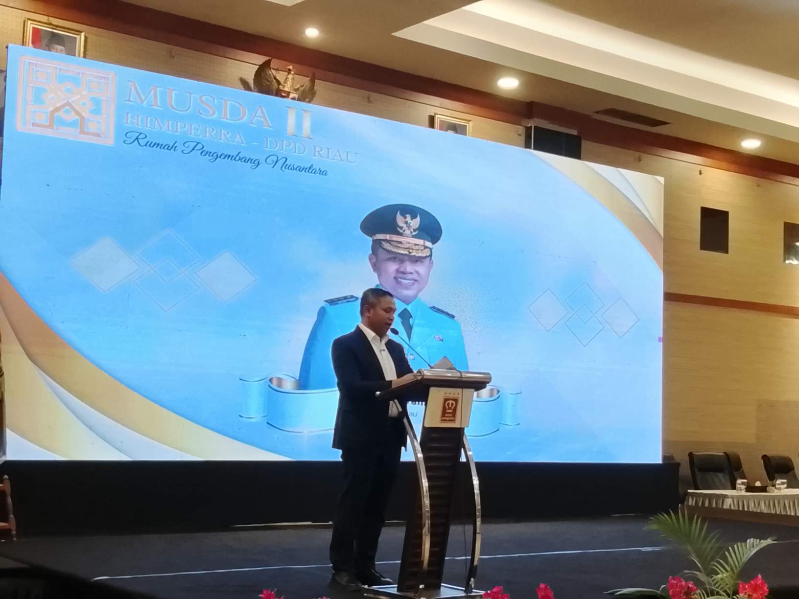 Gubernur Riau, Abdul Wahid memberikan sambutan pada acara Musda II DPD HIMPERRA Riau
