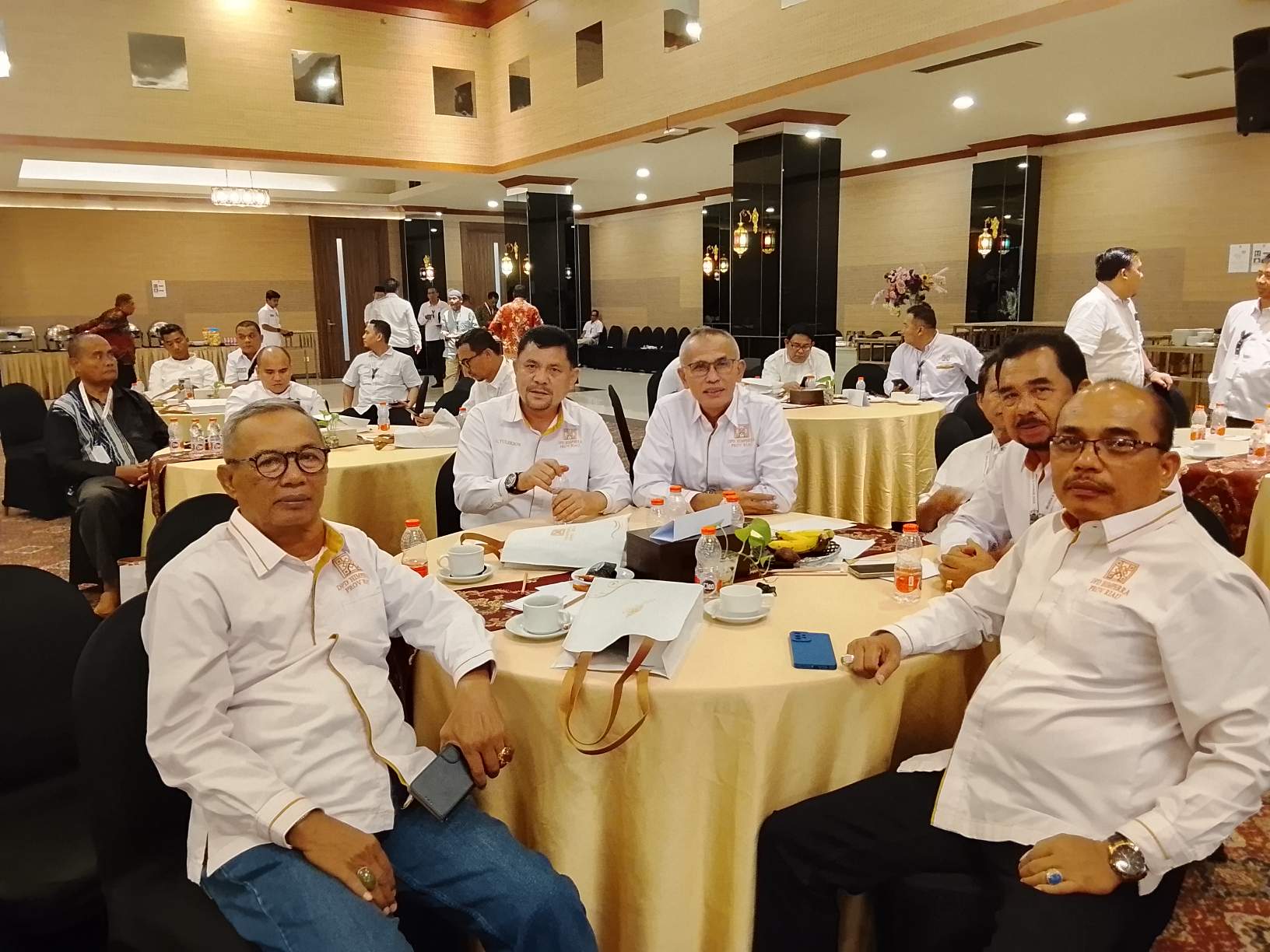 Turut hadir ketua MPOD HIMPERRA Riau, Ir Nofrizal,MM dan pengurus DPD HIMPERRA Riau