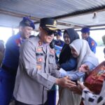 Program Kapolda Riau JALUR Kapolres Rohil Serahkan Bantuan Paket Sembako didaerah Pesisir