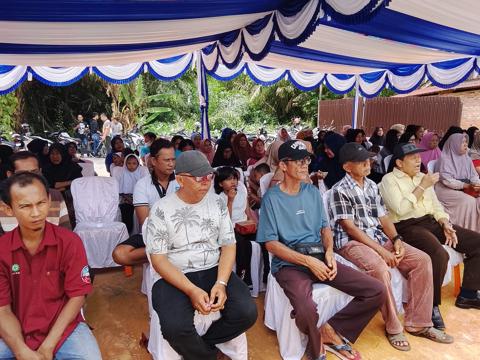 Ratusan Masyarakat Hadiri kegiatan Reses Anggota DPRD kota Pekanbaru, Aidhil Nur Putra, SH di Kelurahan Tampan Kecamatan Payung Sekaki