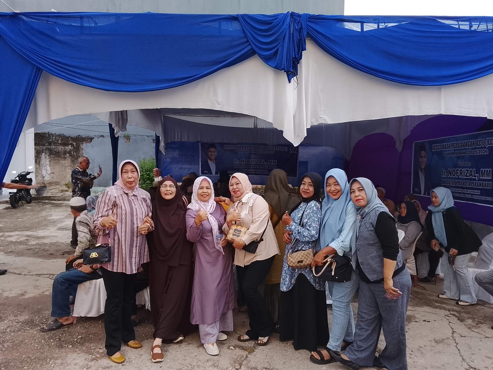 Usai Mengikuti Kegiatan Reses Anggota DPRD kota Pekanbaru, Ir Nofrizal, MM, para kader, simpatisan dan relawan Nofrizal berphoto bersama