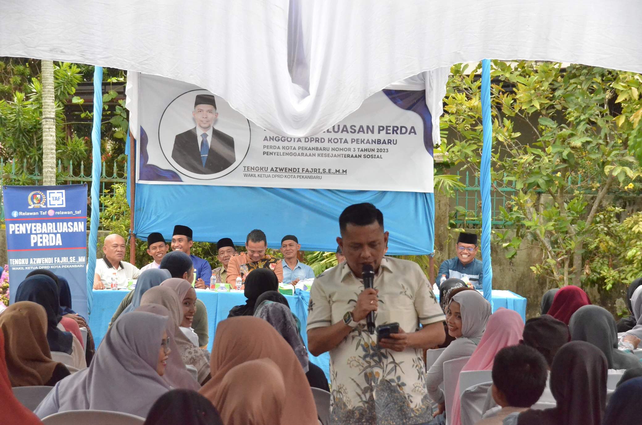 Tengku Azwendi Fajri menyampaikan informasi dan sosialisasi pada kegiatan Penyebarluasan Perda kepada masyarakat