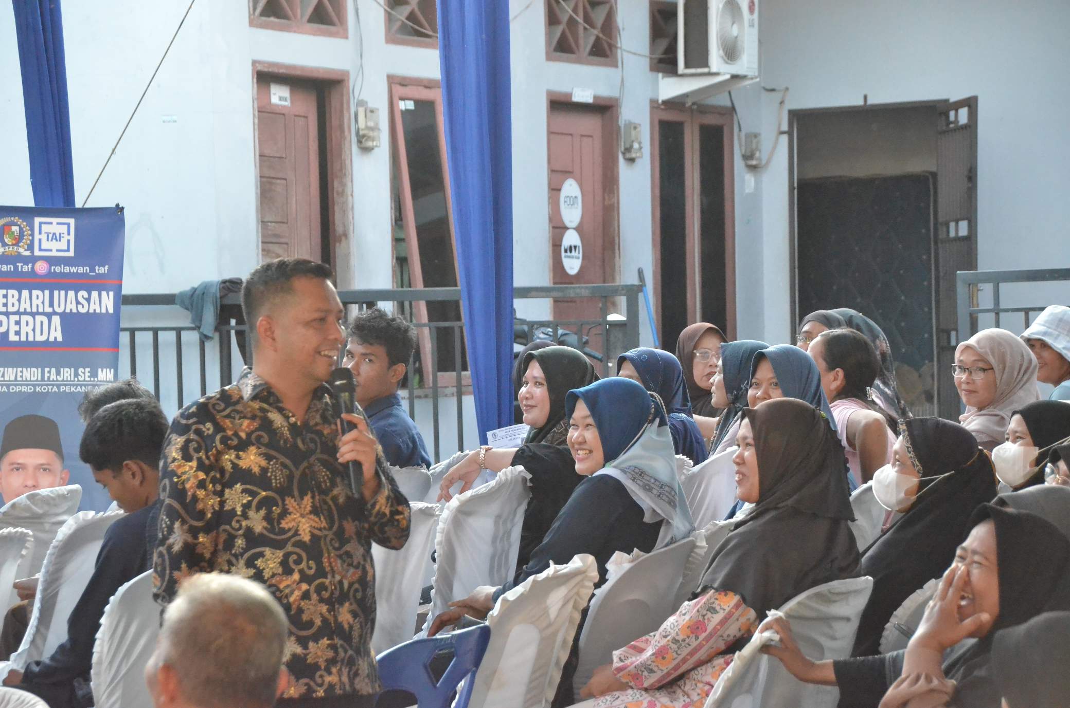 Wakil ketua DPRD kota Pekanbaru, Tengku Azwendi Fajri memberikan penjelasan Tentang Perda Ketertiban Umum dan Kesejahteraan kepada masyarakat