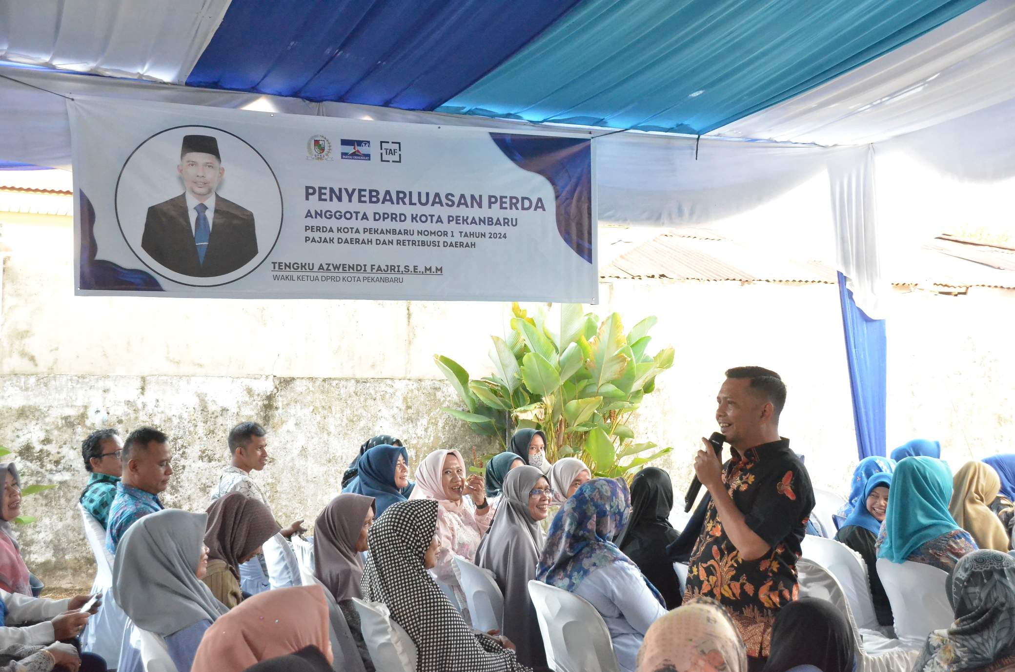 Tengku Azwendi Fajri menyampaikan informasi kepada masyarakat terkait keberadaan Perda Retribusi kepada masyarakat