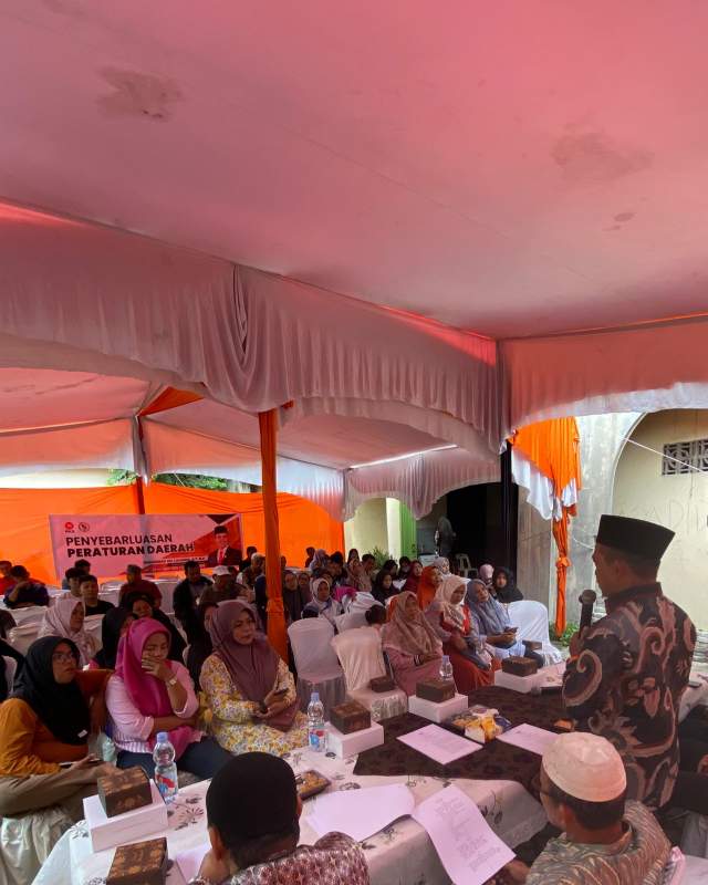 M Isa Lahamid memberikan penjelasan terkait keberadaan Perda yang ada kepada masyarakat