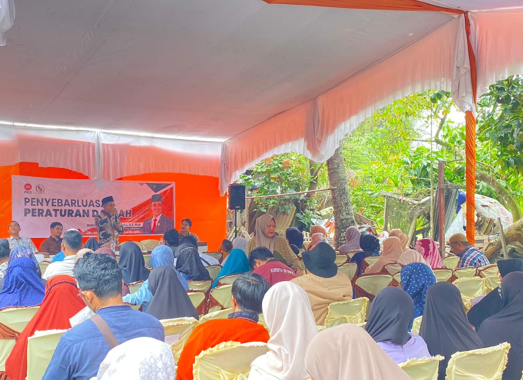 Ratusan Masyarakat menghadiri kegiatan Penyebarluasan Perda oleh Ketua DPRD Kota Pekanbaru, M Isa Lahamid