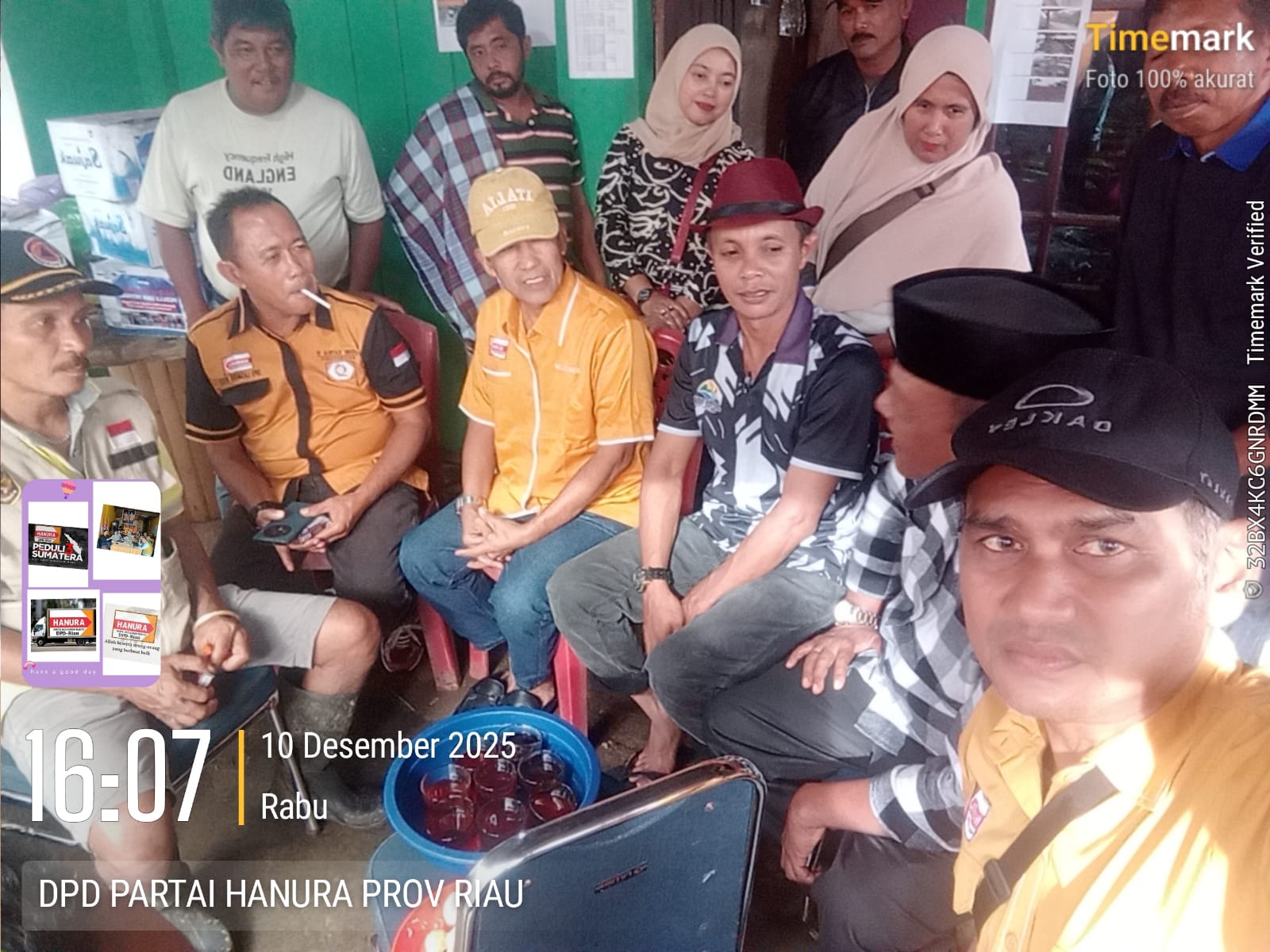 H Darnil, SH Selaku ketua DPD Partai Hanura Provinsi Riau dan jajaran Pengurus berdiskusi dengan para korban bencana alam di kabupaten Agam