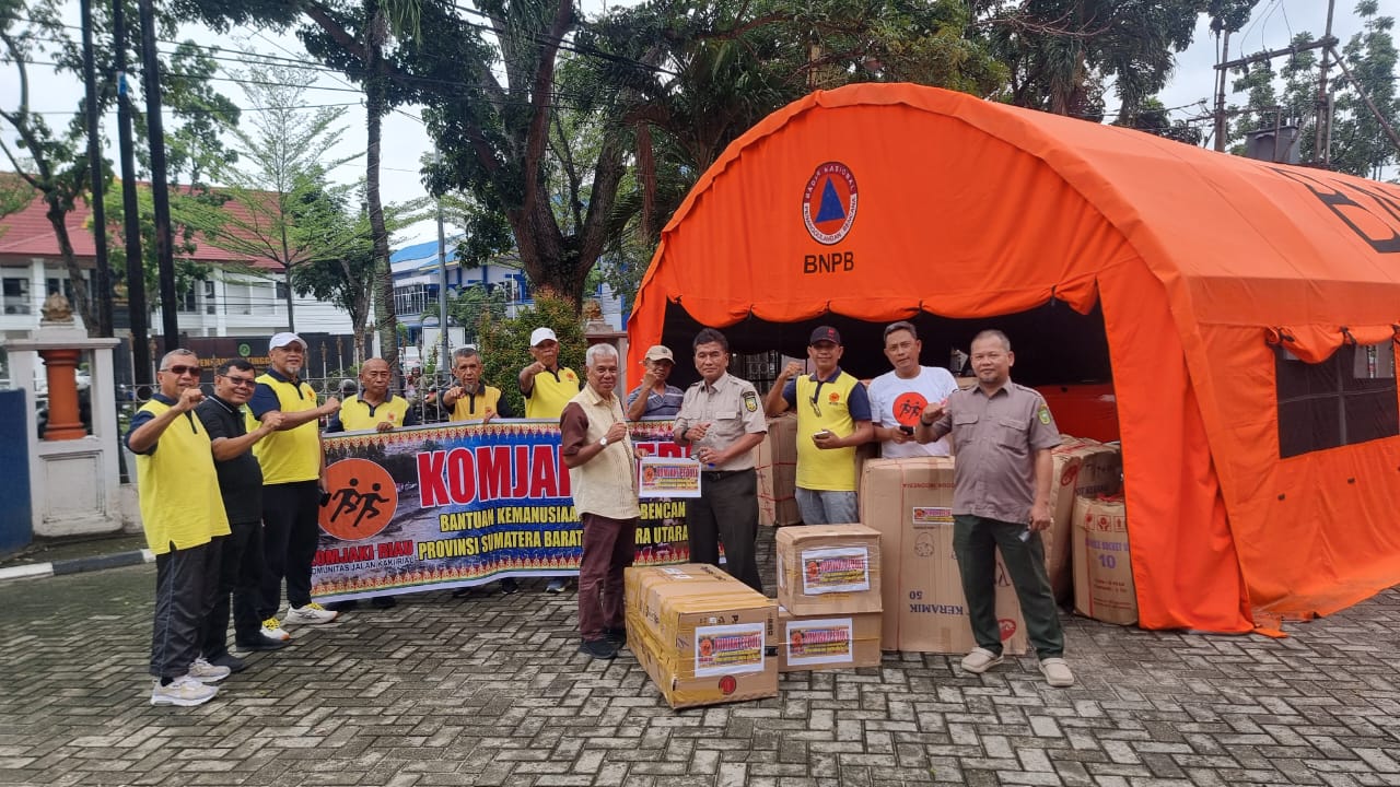 Pengurus Komjaki Riau Menyerahkan Bantuan untuk Korban Bencana di Sumatera melalui BPBD Provinsi Riau