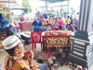 Acara Berbuka Bersama Komisaris PT Haluan Media Pos, H Darnil, SH Diisi dengan Tausiyah oleh Ustad Syarwan Kelana