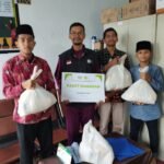 Luar Biasa Dan Kompak, MTs Tahfidz Baiti Jannati Bersama IZI Riau Salurkan Bantuan untuk Guru dan Siswa