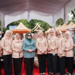 Tim PKK dan DWP Ambil Bagian Dalam Stand Bazar dan Pasar Murah Propinsi Riau