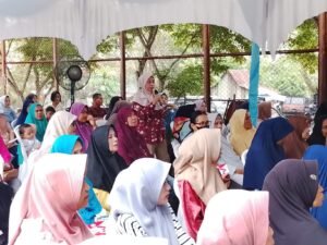 Salah Satu Warga Menyampaikan Aspirasinya kepada Irman Sasrianto saat Mengelar Reses Kelurahan Lembah Sari