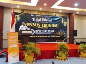 Tekat Perbatas Setia Dewa selaku Kadis Pariwisata Provinsi Riau, Memberikan Kata Sambutan pada Acara Halalbihalal BPD PHRI Provinsi Riau