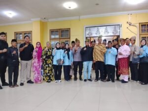 Usai Pertemuan, Pengurus LAMR kota Pekanbaru Berphoto Bersama 