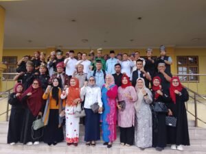 Usai Rapat, Pengurus LAMR kota Pekanbaru dan para undangan berphoto bersama