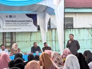 Wakil Ketua DPRD Kota Pekanbaru, Tengku Azwendi Fajri, Memberikan Sosialisasi Penyebarluasan Perda Ketertiban Umum dan Angkutan Umum kepada Masyarakat