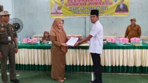 Penyerahan SK RT 02 oleh Pjs Kepala Desa Tarai Bangun