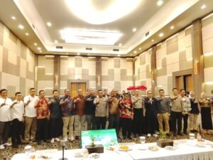 Usai Silahturahmi dan Koordinasi terkait kegiatan Riau Bhayangkara Run 2026, Pengurus PHRI Riau, DPD IHGMA Riau serta Jajaran Polda Riau Gelar photo bersama