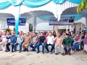 Usai Reses, Wakil Ketua DPRD kota Pekanbaru, Tengku Azwendi Fajri, SE, MM Berphoto Bersama dengan Masyarakat