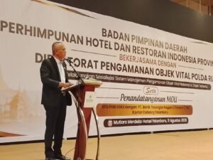 Ketua PHRI Riau, Ir Nofrizal, MM Berikan Kata Sambutan saat Acara di hotel Mutiara Kota Pekanbaru